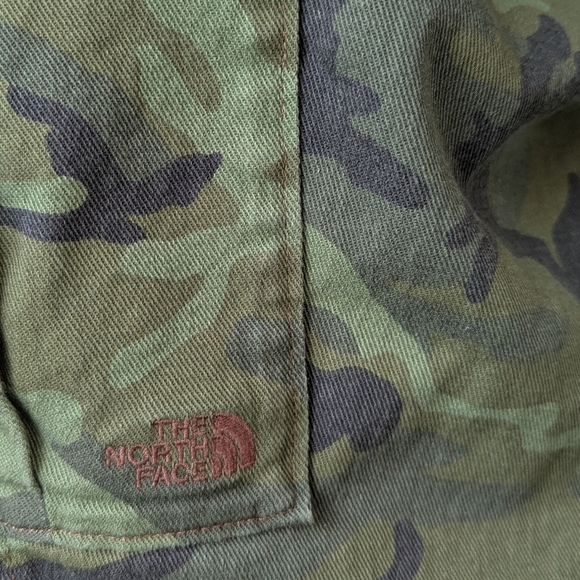 The North Face Heritage Camo Cargo Pants Size 4 Green Cargo Pockets - Picture 4 of 14